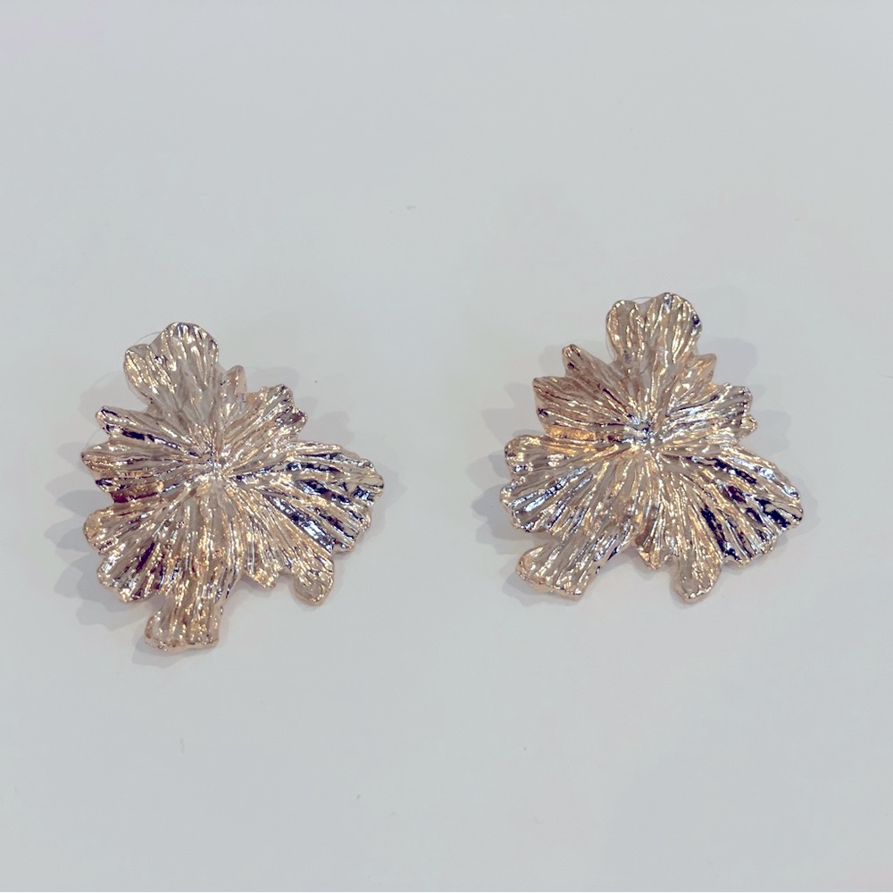 Amber Sceats Gold Earrings Nwot.